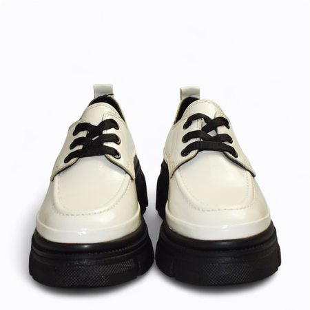 Skórzane beżowe półbuty damskie Landeri