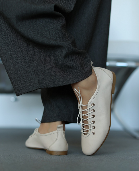 Kanvira Beige Leather Women's Low-Cut Shoes