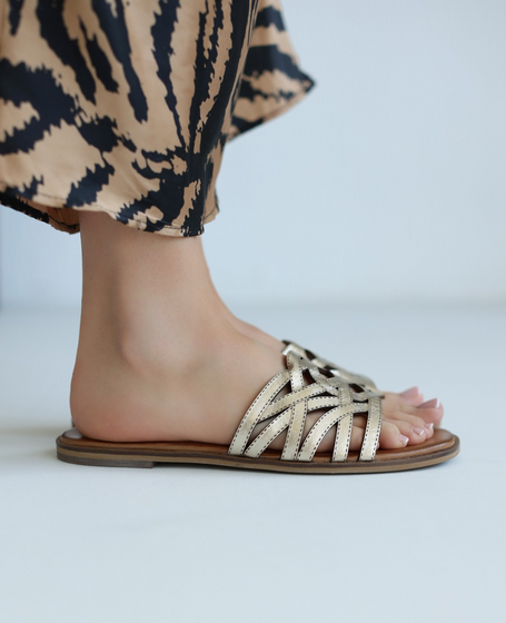 Helsira Women's Leather Gold Flip-Flops