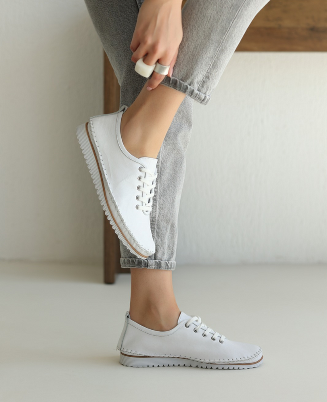 Helisse Women's White Leather Low-Top Shoes