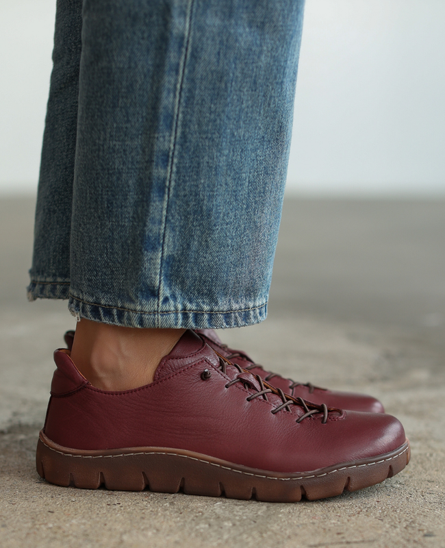 Skórzane bordowe półbuty damskie Carmira z noskiem barefoot