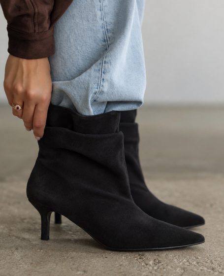 Karseni Women's Black Leather Ankle Boots