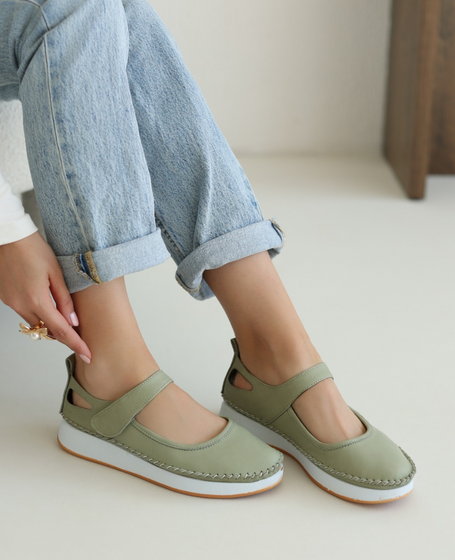 Farisia Women's Mint-Colored Leather Low-Cut Shoes