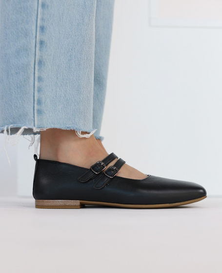 Albrika Women's Black Leather Low-Cut Shoes