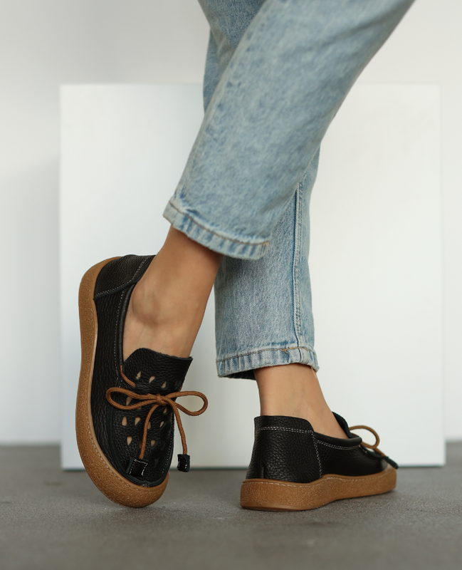Ulviera Women's Black Leather Low-Cut Shoes