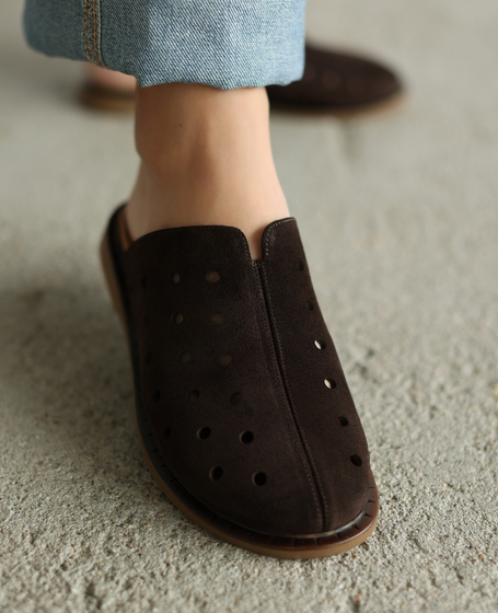 Nerlita Women's Leather Chocolate-Brown Flip-Flops