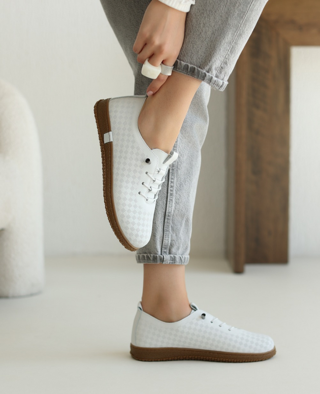 Glimora Women's White Leather Low-Top Shoes