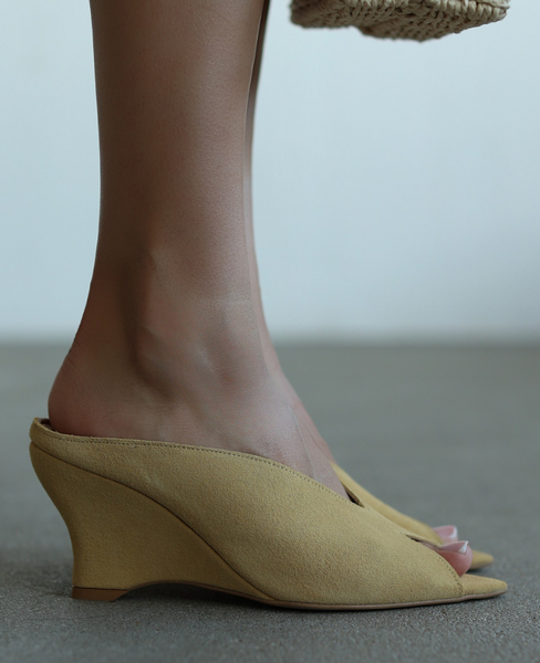 Krameti Yellow Leather Women's Flip-Flops
