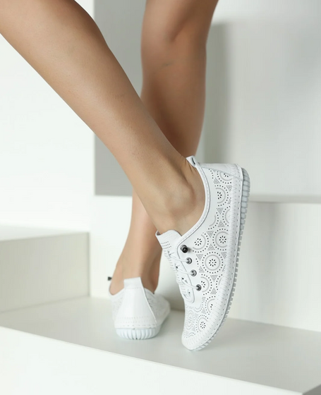 Cavelia Women's White Leather Low-Top Shoes