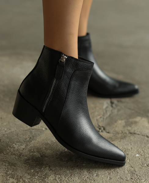 Adelisa Women's Black Leather Ankle Boots