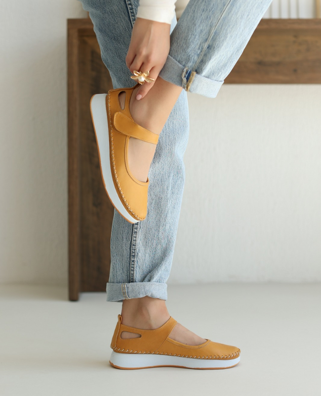 Farisia Women's Mustard-Colored Leather Low-Cut Shoes