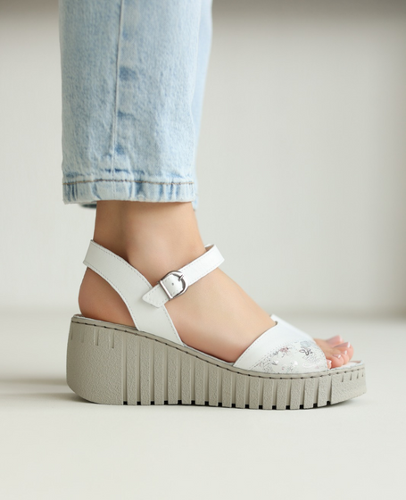 Cilinor Women's White Leather Sandals