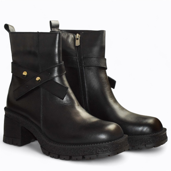 Euriana Women's Black Leather Ankle Boots