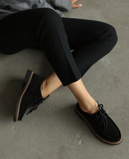 Norvaya Women's Black Leather Low-Cut Shoes
