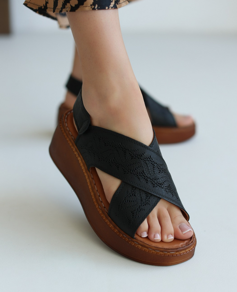 Elinira Women's Black Leather Sandals
