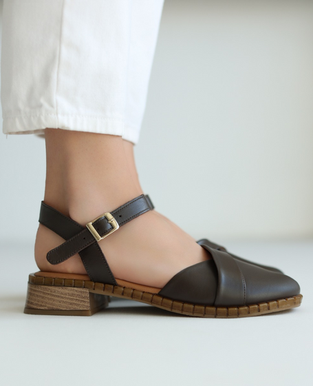 Arinsel Women's Leather Chocolate-Brown Sandals