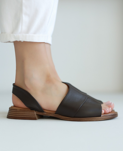 Alejandri Women's Leather Chocolate Sandals