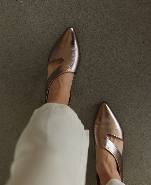 Abriela Women's Leather and Copper Low-Cut Shoes