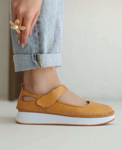 Farisia Women's Mustard-Colored Leather Low-Cut Shoes