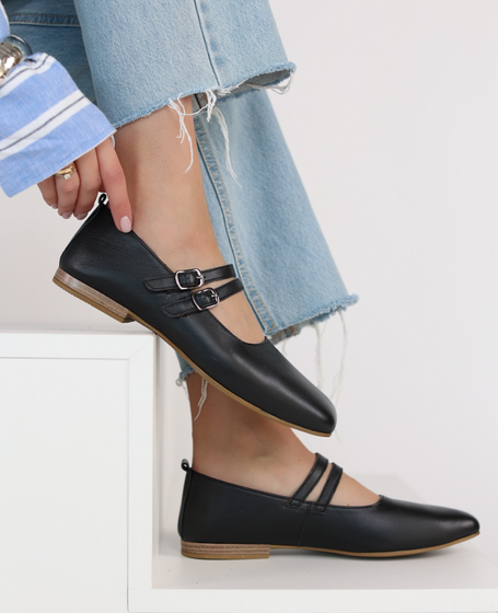 Albrika Women's Black Leather Low-Cut Shoes