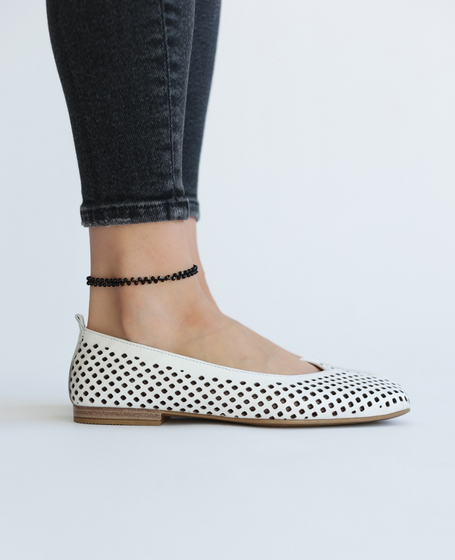 Marilis Women's White Leather Ballerina Flats