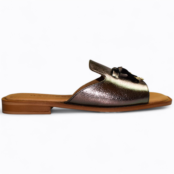 Gabrila Women's Leather and Steel Flip-Flops