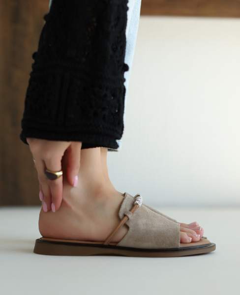 Branith Women's Gray Leather Flip-Flops