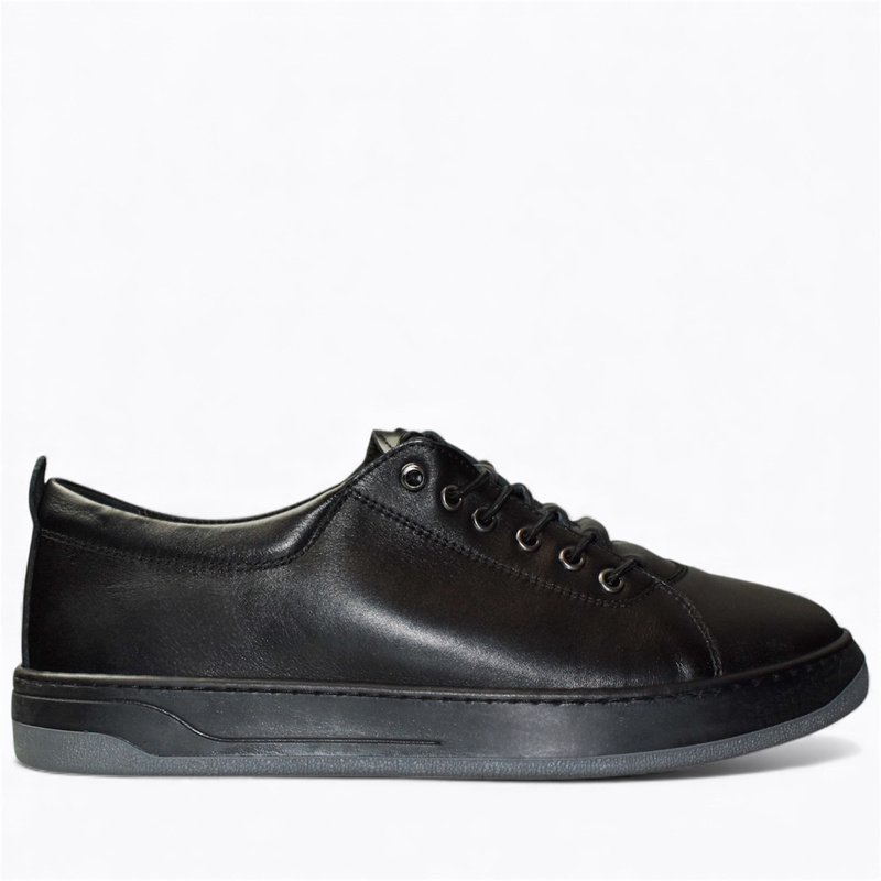 Arestia Women's Black Leather Sneakers