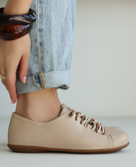 Carinde Beige Leather Women's Low-Cut Shoes