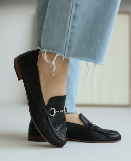 Fenella Women's Black Leather Low-Cut Shoes