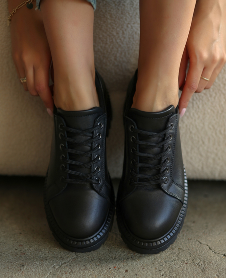 Ursenia Women's Black Leather Low-Cut Shoes