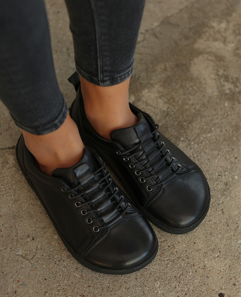 Velinna Women's Black Leather Barefoot Low-Top Shoes