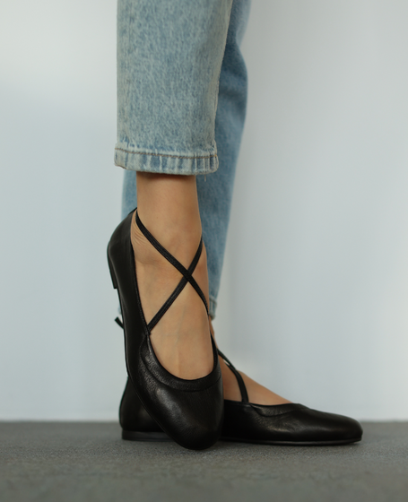 Glorita Women's Black Leather Ballerina Flats