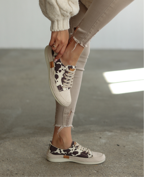 Fenleri Women's Beige Leather Low-Top Shoes with an Animal Print