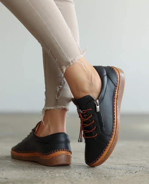 Agnetia Women's Black Leather Low-Cut Shoes
