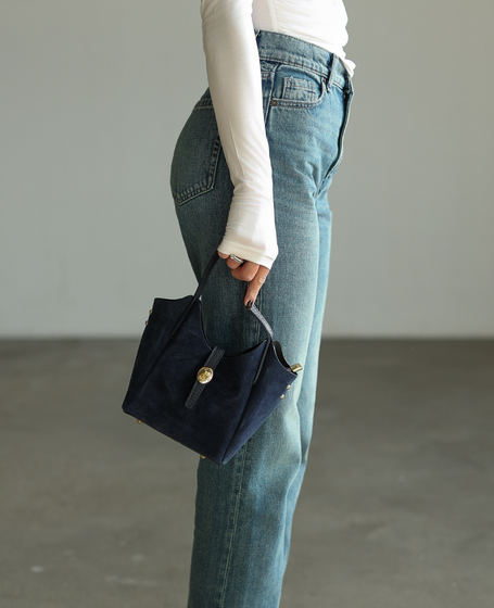 Vittora Granat - Mini Leather Messenger Bag