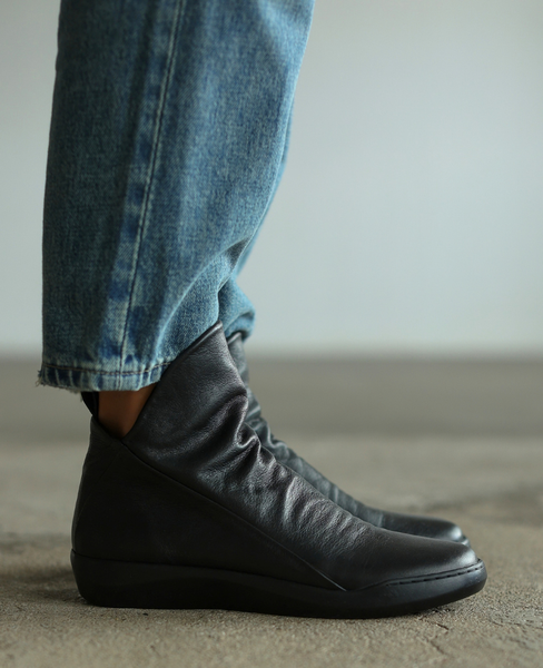 Netalya Women's Black Leather Boots