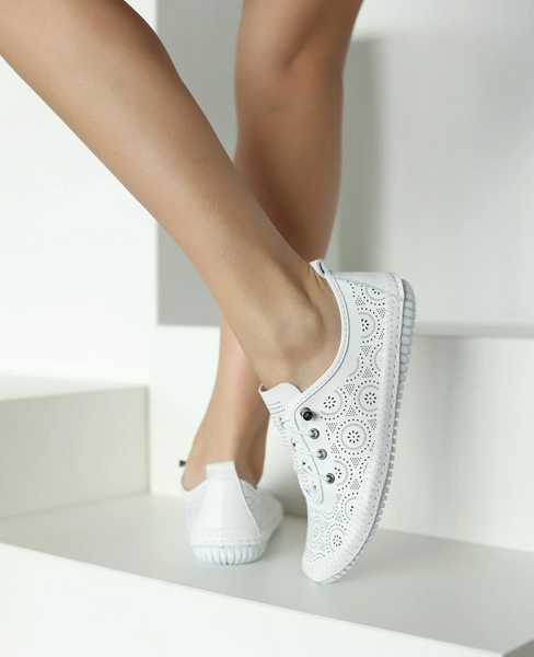 Cavelia Women's White Leather Low-Top Shoes