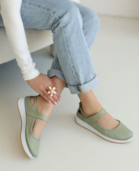 Farisia Women's Mint-Colored Leather Low-Cut Shoes