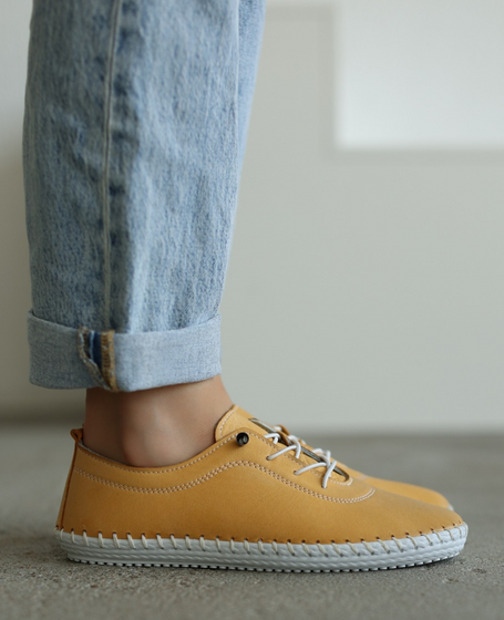 Rivessa Women's Mustard-Colored Leather Low-Top Shoes