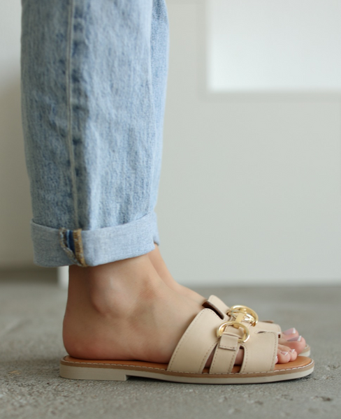 Phaelin Beige Leather Women's Flip-Flops