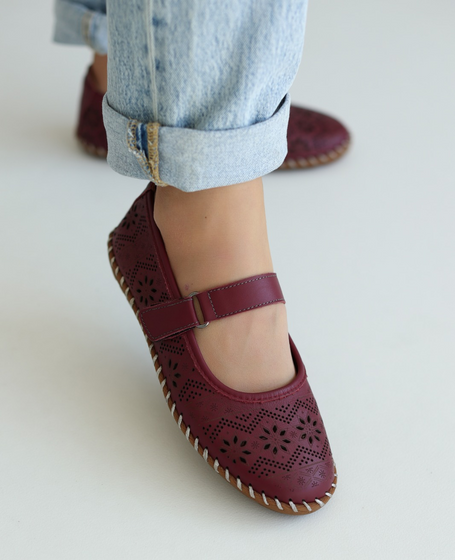 Cirinea Women's Burgundy Leather Low-Cut Shoes