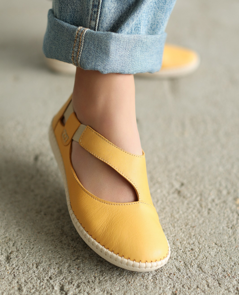 Pelvine Women's Mustard-Colored Leather Low-Cut Shoes