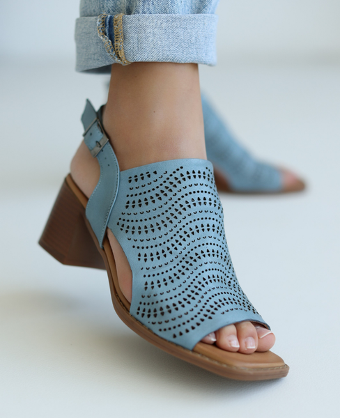 Meloria Women's Blue Leather Sandals