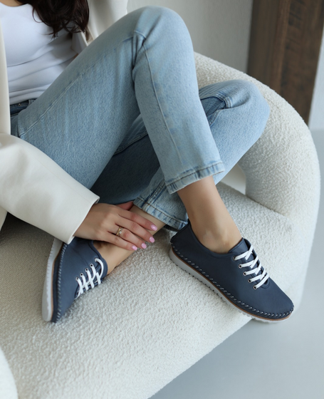 Helisse Navy Blue Leather Women's Low-Top Shoes