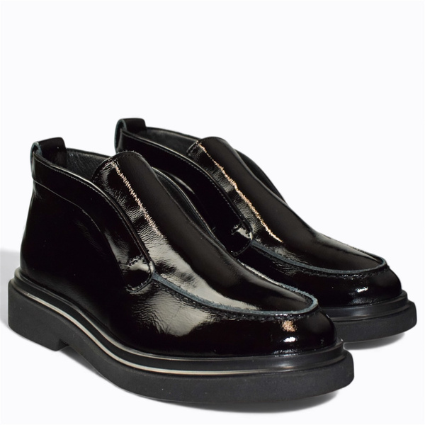 Oristia Women's Black Leather Ankle Boots