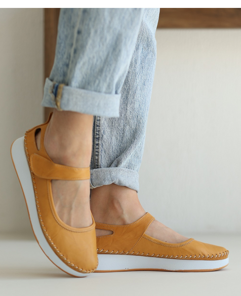 Farisia Women's Mustard-Colored Leather Low-Cut Shoes