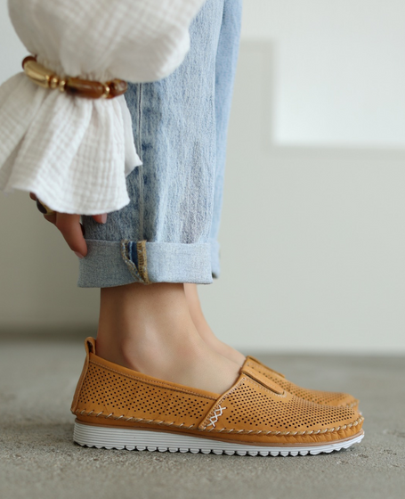 Rimavel Women's Mustard-Colored Leather Low-Cut Shoes