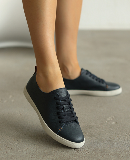 Bellora Women's Navy Blue Leather Low-Top Shoes