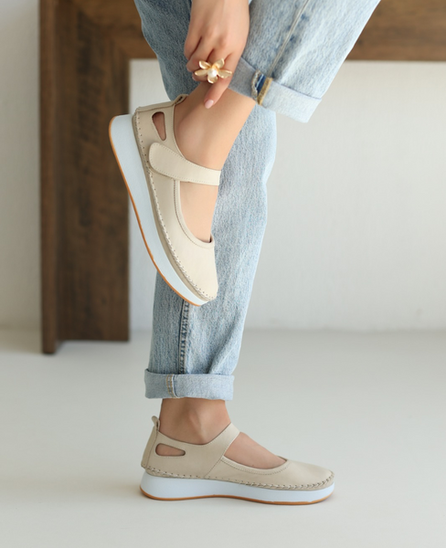Farisia Beige Leather Women's Low-Cut Shoes